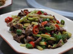 芹菜辣椒炒牛肉-南雄雄州土菜餐厅(粤北大厦店)