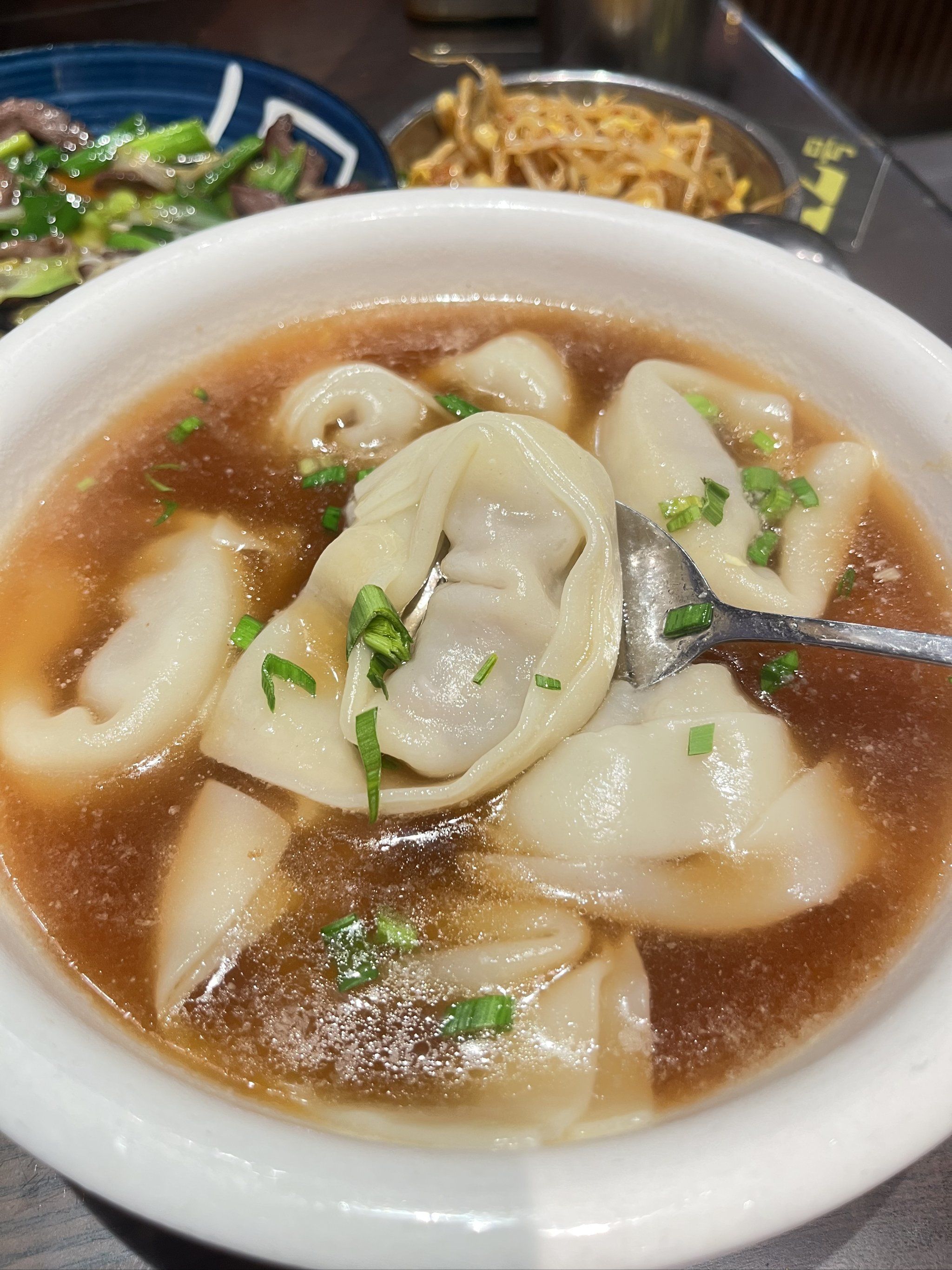 新疆烤肉店里难得一见的羊肉馄饨