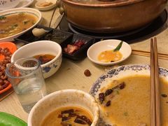 -洞庭洲·防空洞火锅·烧烤·铜锅涮肉(新百广场店)