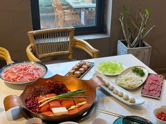 -墨居上隐·院子里火锅(峨眉店)