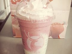 樱花莓莓胶原酸奶冻-瑞幸咖啡(凯德龙之梦莘庄店)