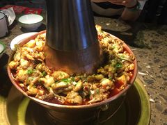 -沪小二炭火蛙锅(淮海中路美食不夜城店)