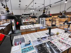 -罗伯特眼镜·蔡司官方授权(罗湖国贸店)