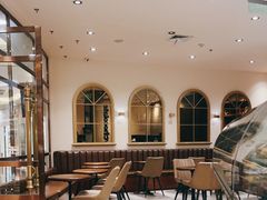 等位区-Awfully Chocolate(环球港店)