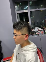 点击看大图 -15C7 男士理发馆 烫染专业店