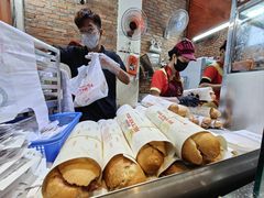 -Bánh Mì Huynh Hoa