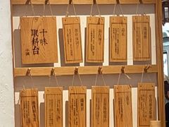 面包甜点陈列柜-小满手工粉(上海新世界城店)