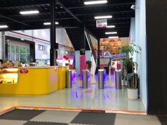 -嘿哟动霸CHUA·新潮玩运动娱乐中心·蹦床滑冰团建乐园