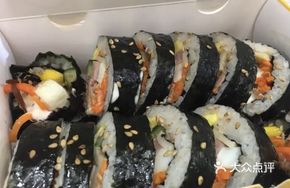 Signature Tuna Sushi Roll