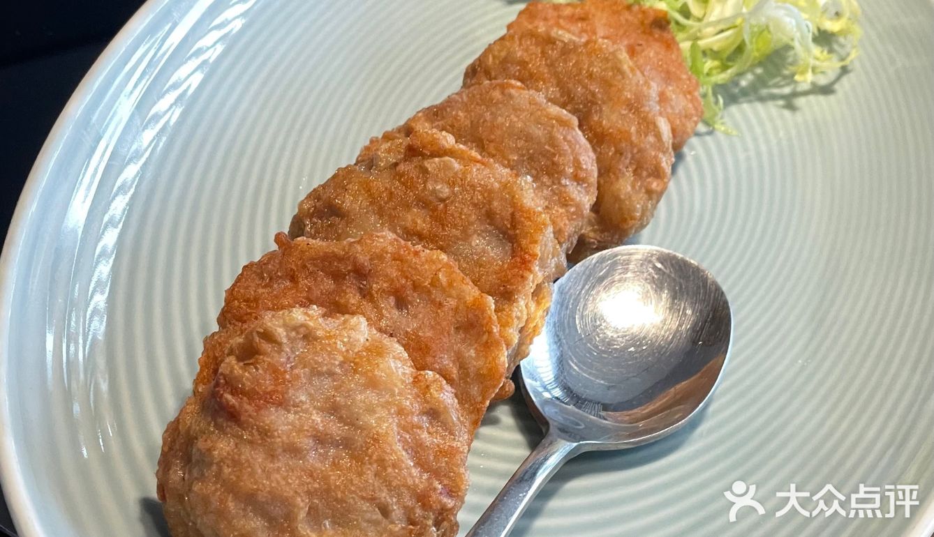 鱼生比例也低得可怜 幸好东星斑鱼骨泡饭味道还挺鲜