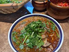 -云阿蛮云南生烫牛肉米线(奉贤路店)