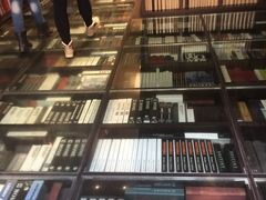 -钟书阁(松江泰晤士小镇店)