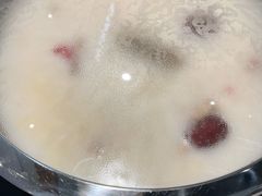 -洪氏嗨捞·广东猪肚鸡·椰子鸡火锅(西咸万象城店)