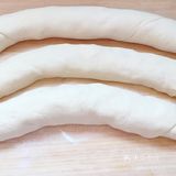 肉馅里的用料就根据自己的口味来定了，我喜欢放蚝油