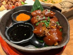 个旧烤猪蹄-云海肴·汽锅鸡·云南菜(天山百盛优客店)