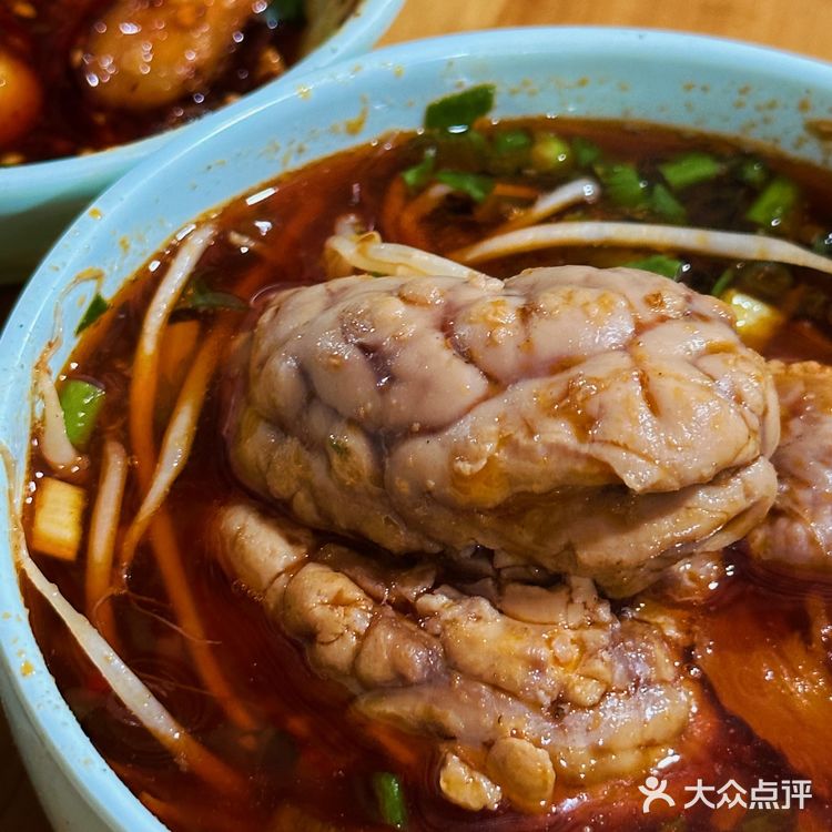 有幸见到了庾记老板本人，串串+冒兔腰真的忒好吃喽