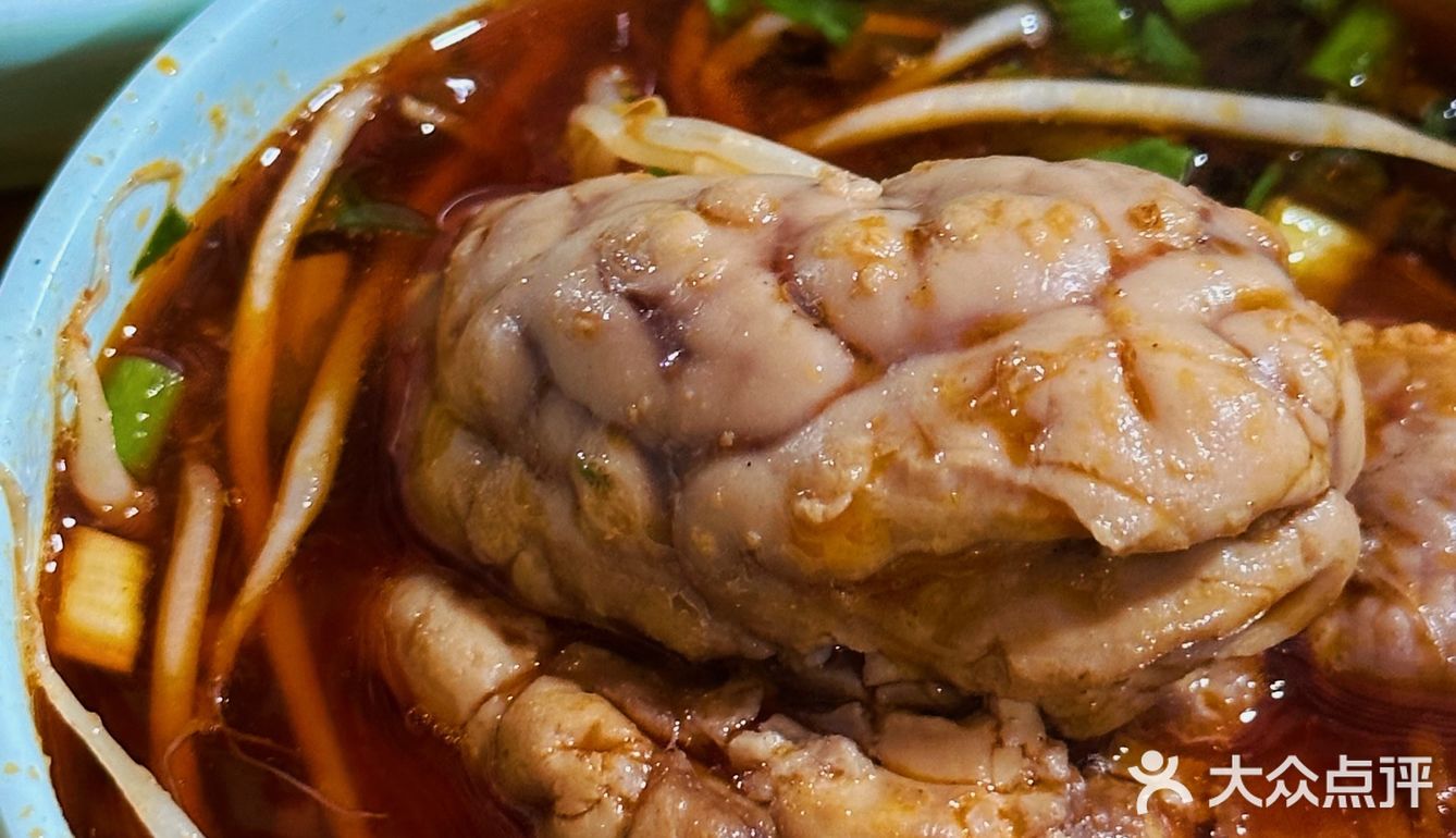 有幸见到了庾记老板本人，串串+冒兔腰真的忒好吃喽