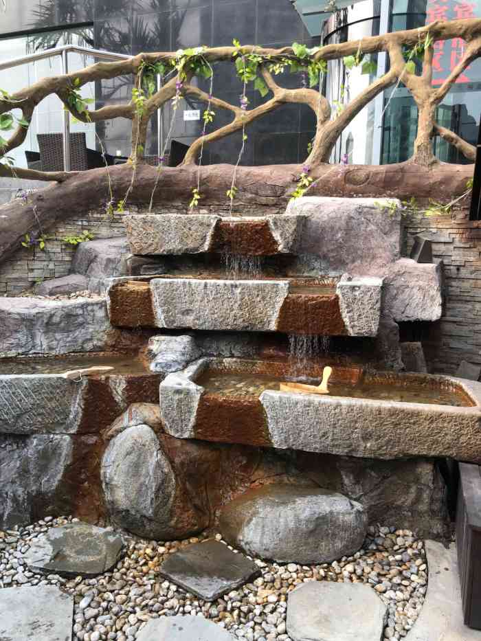 裕龙温泉洗浴-"第一次来裕龙,团购来的,还不错,环境服务.