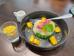 -Chom Cafe and Restaurant