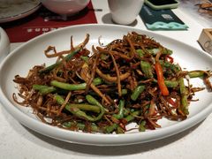 豆角茶树菇-闫府私房菜·百年鲁菜(恒隆店)