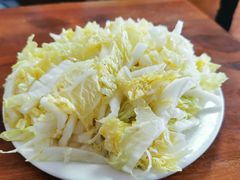拌白菜-宝瑞门钉肉饼店
