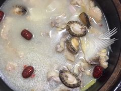 鲜鲍骨翅煲走地鸡汤-龙坛美食店