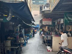 -Kha Mu Charoensang(Silom)