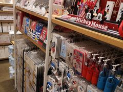 -名创优品(北京新中关购物中心地铁层店)