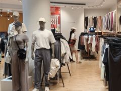 -lululemon(上海浦东IFC店)