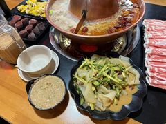 -果松木炭酸菜铜火锅·外婆参鸡汤