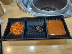 -牛信亭韩国料理·炭火烤肉(紫藤路店)