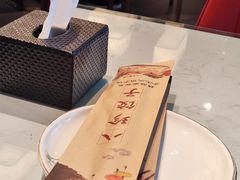 餐具摆设-八珍饺子·烤鸭·家常菜