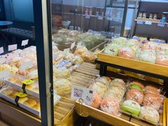 面包甜点陈列柜-顶东面包花园·生日蛋糕(世博店)