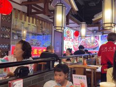 -川流不息·地道川菜·小龙虾(新松江路店)