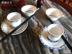 餐具不好看-山水茶艺馆·点心粤菜·30年老字号