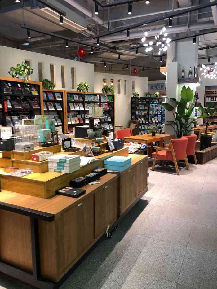 樊登书店-"位置就在龙湖新修的这个商业的四楼,非常非.