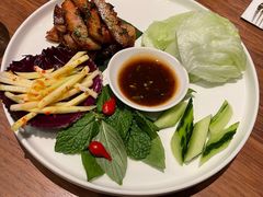 蜜糖炭烧猪颈肉配沙拉-星叶·东南亚料理(宁波万象汇店)
