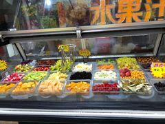 自助取餐区-老炳·七丛松甘草水果
