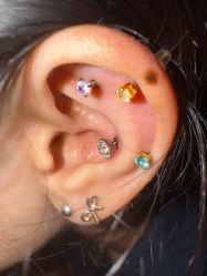 -AI艾耳·专业手工耳洞·穿孔美学馆