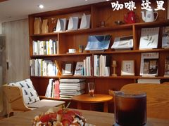 -彳亍咖啡·这里(水湾路店)
