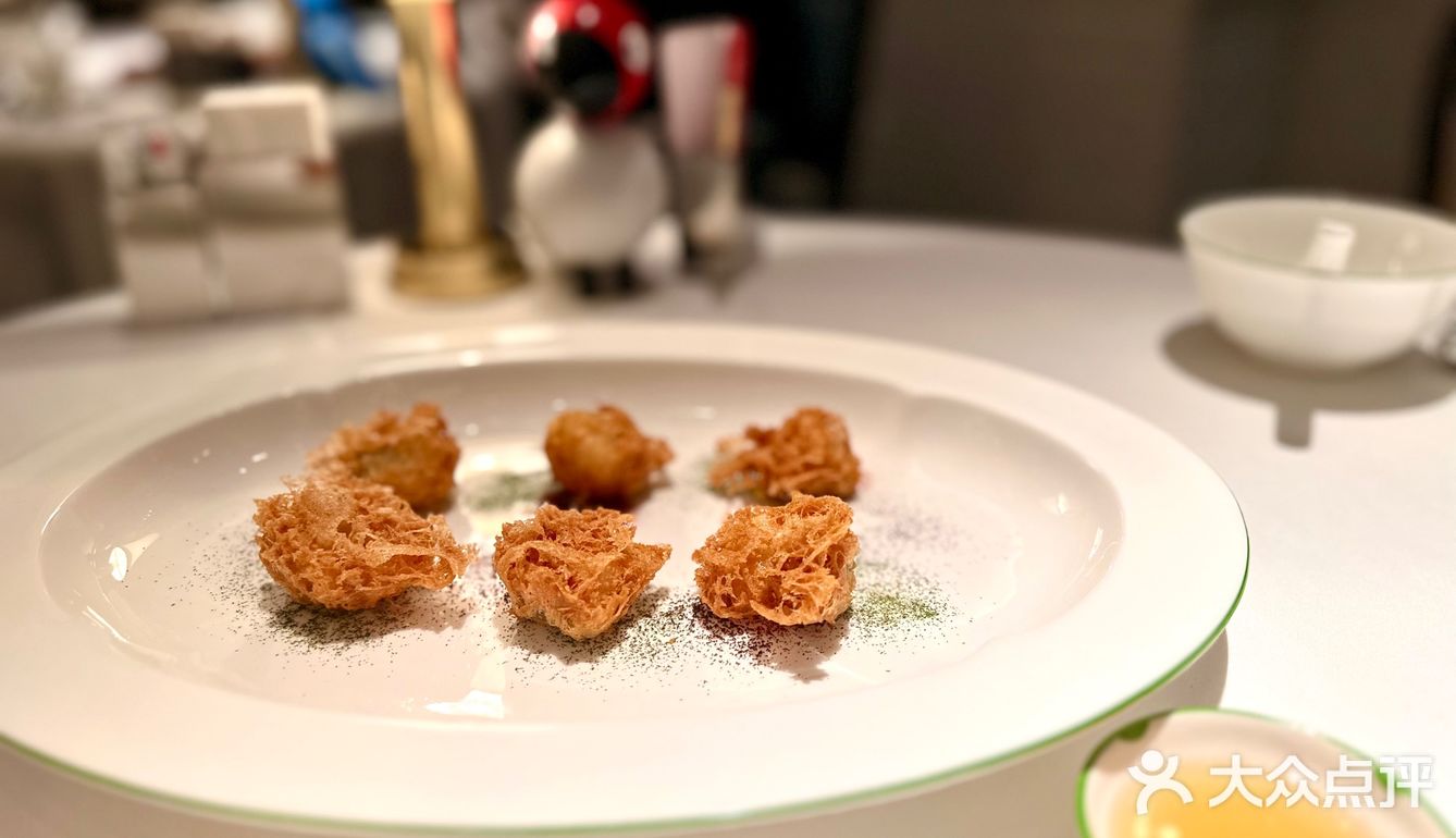 紫萱旗下的餐厅，各有各的特色，解香楼的高贵雍容