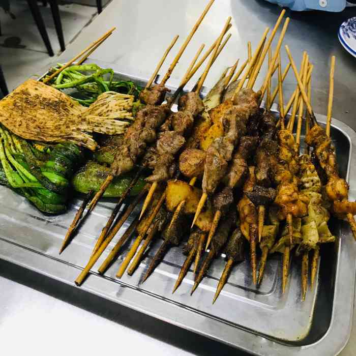 聚点烧烤(团结东道店)-"挺好吃的一家烧烤,离着公司近,下班后可以.