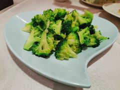 清炒西兰花-东兴楼饭庄(六里桥店)