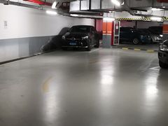 -绿地缤纷城-停车场