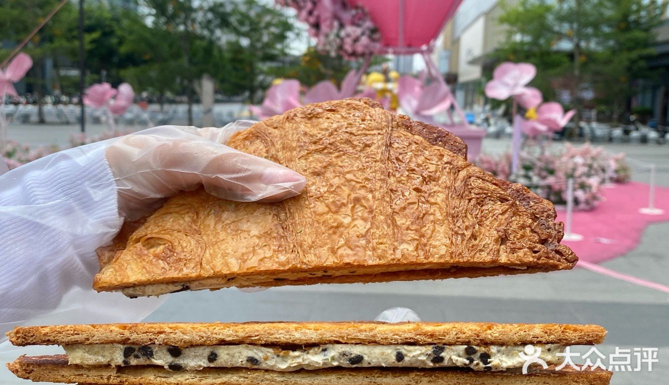 海口龙湖天街！排队也要吃的。。。