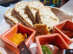 三种酱配酸面包-Mesa Madre梅萨妈妈·Bintana(国贸店)