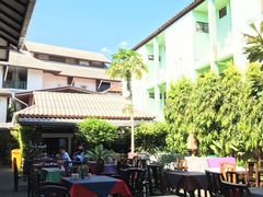 -Dash Teak House