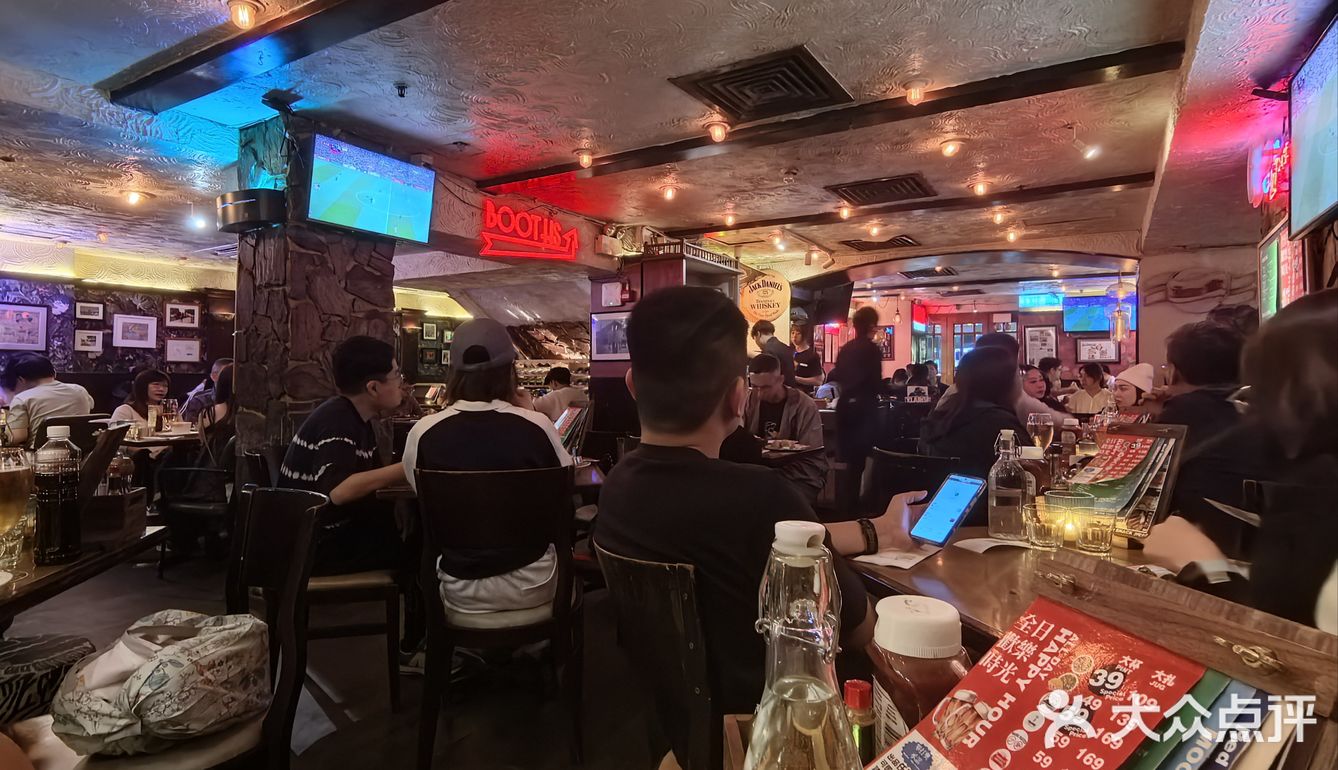 两人吃，点了一份店员推荐的1️⃣大虾银鳕鱼配意粉