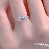 青岛钻戒💍你是心头一热，也是不动声色