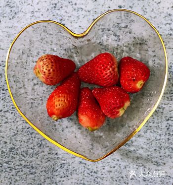 希望这个周末能买到。在网上买的奇异果超级便宜